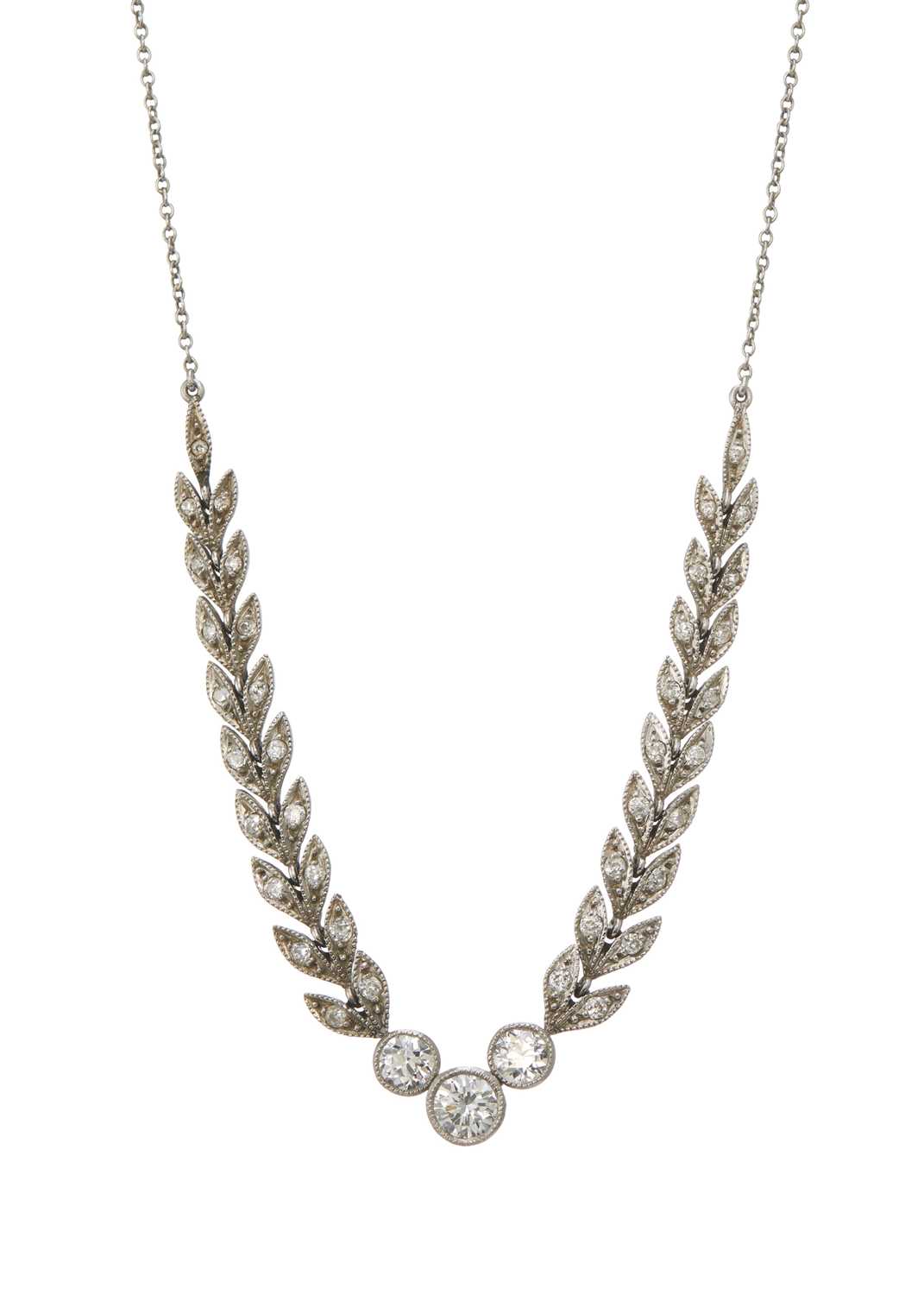 Lot 39 - A Belle Epoque platinum diamond necklace