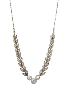 Lot 39 - A Belle Epoque platinum diamond necklace