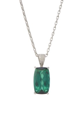 Lot 112 - An 18ct gold green tourmaline and diamond necklace