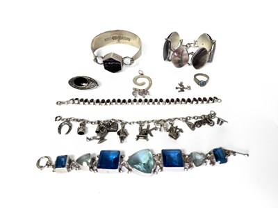 Lot 488 - A selection of silver jewellery