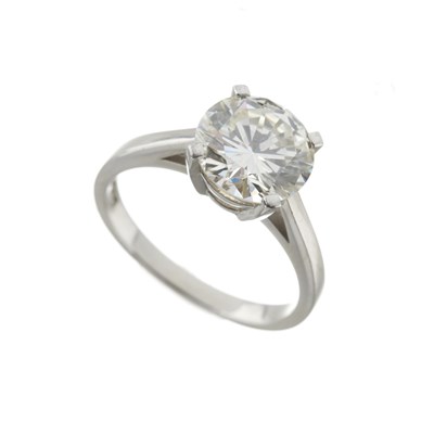 Lot 63 - An impressive platinum diamond single-stone ring, of 2.53ct