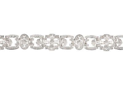 Lot 119 - An 18ct gold diamond bracelet