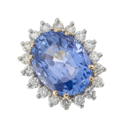 Lot 123 - An 18ct gold unheated Sri Lankan sapphire and diamond cluster ring