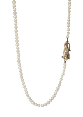 Lot 87 - A mid 20th century pearl necklace, with diamond clasp