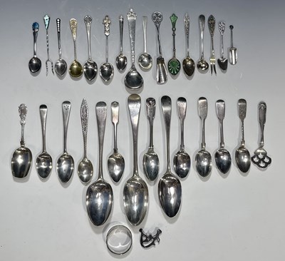 Lot 358 - A quantity of silver and white metalwares, to...