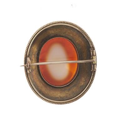 Lot 6 - A 19th century gold agate cameo brooch