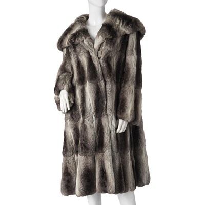 Lot 366 - A chinchilla fur coat.