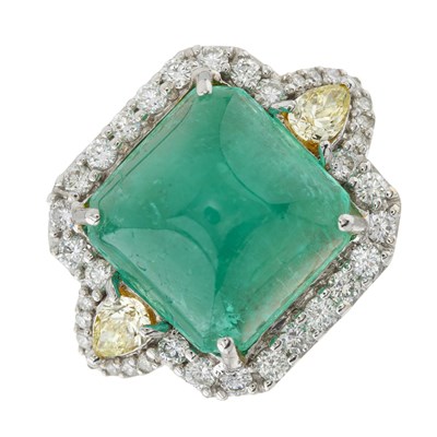 Lot 58 - An 18ct gold Colombian emerald, yellow diamond and diamond cocktail ring