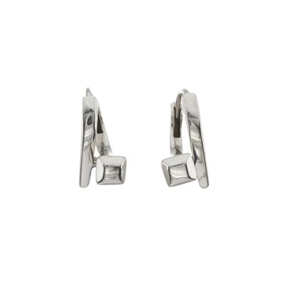 Lot 73 - Gucci, a pair of 18ct white gold Chiodo hoop earrings