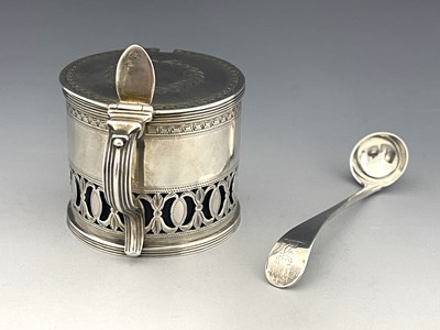 Lot 198 - A George III silver mustard pot, Henry Chawner,...