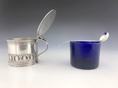 Lot 198 - A George III silver mustard pot, Henry Chawner,...