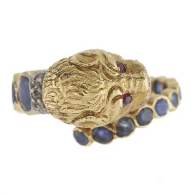 Lot 72 - Zolotas (attr.), an 18ct gold sapphire, ruby and diamond lion's head bypass ring