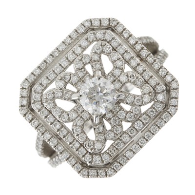 Lot 52 - An 18ct gold diamond dress ring