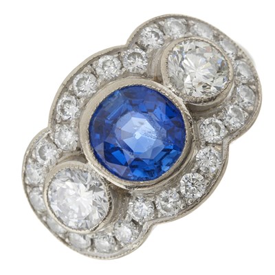 Lot 61 - An 18ct gold sapphire and diamond dress ring