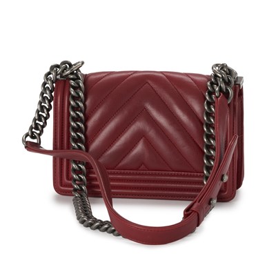 Lot 221 - Chanel, a chevron quilted Small Boy handbag.