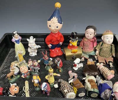 Lot 25 - A collection of vintage children's toys and...