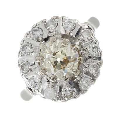 Lot 127 - An 18ct gold coloured diamond and diamond cluster ring