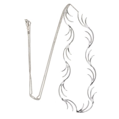 Lot 77 - An 18ct gold diamond necklace