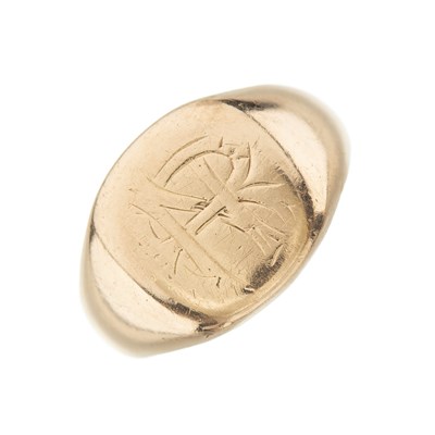 Lot 13 - An early 20th century 9ct gold signet ring