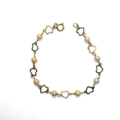 Lot 432 - A 9ct gold cultured pearl heart bracelet