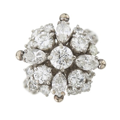 Lot 163 - A diamond cluster dress ring