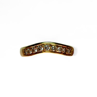 Lot 407 - An 18ct gold diamond shaped band ring