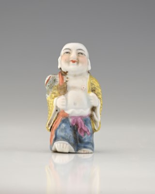 Lot 346 - A Chinese famille rose figural snuff bottle,...