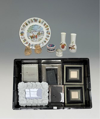 Lot 32 - A boxed set of four Vera Wang for Wedgwood...