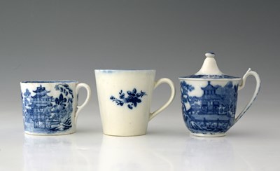 Lot 597 - A Caughley blue and white porcelain mug, S...