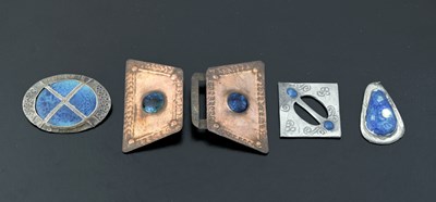 Lot 17 - Four pieces of Ruskin plaque set jewellery,...