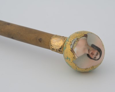 Lot 472 - A commemorative porcelain pommeled parasol,...
