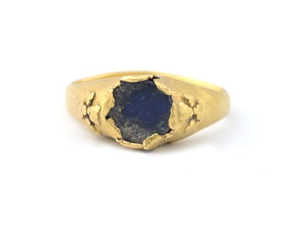 Lot 8 - Byzantine Empire, a medieval gold glass single-stone band ring