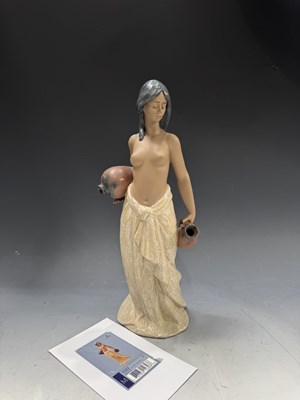 Lot 125 - A large Lladro figure of "The Water Girl'...