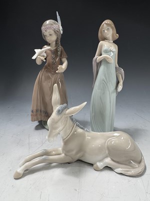 Lot 123 - A Lladro figurine of 'American Love' height...