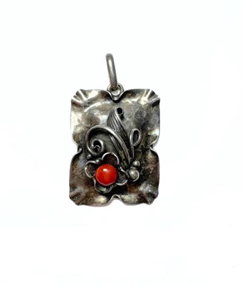 Lot 479 - A Jugendstil silver coral floral pendant