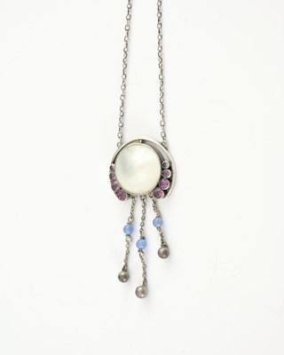 Lot 32 - Murrle Bennett & Co. (attr.), an Art Nouveau pearl, pink gem and blue gem necklace