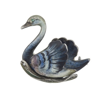 Lot 25 - Meyle & Mayer, an Art Nouveau silver enamel swan brooch