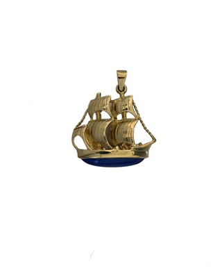 Lot 1 - A 9ct gold chalcedony sailing ship pendant