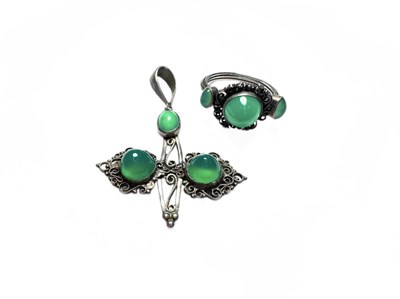 Lot 478 - An early 20th century white metal chrysoprase ring and a pendant