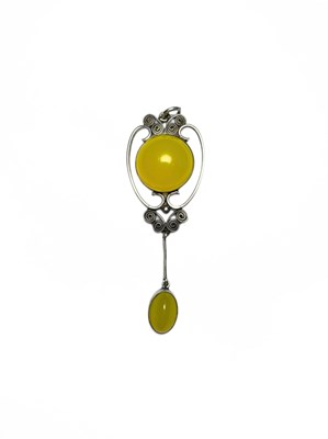 Lot 475 - An early 20th century yellow gem drop pendant