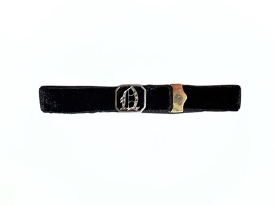 Lot 469 - An Edwardian white metal rose-cut diamond initial slider, on black cord
