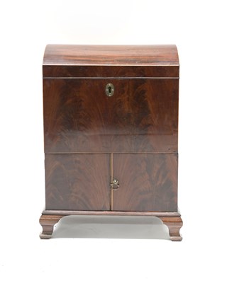 Lot 369 - A George III mahogany boxwood strung celarette,...