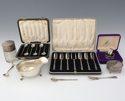 Lot 87 - A group of hallmarked silver to include a...