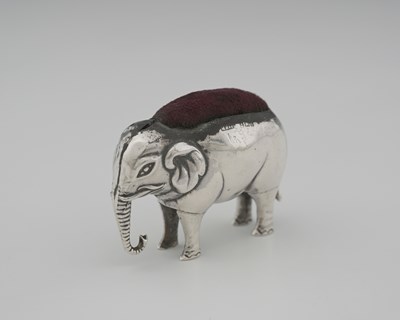 Lot 179 - An Edwardian novelty silver pin cushion,...