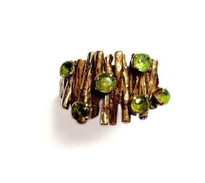 Lot 416 - A 9ct gold peridot brutalist dress ring