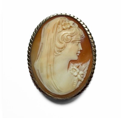 Lot 439 - A 9ct gold shell cameo brooch