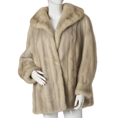 Lot 542 - An azurene mink jacket.