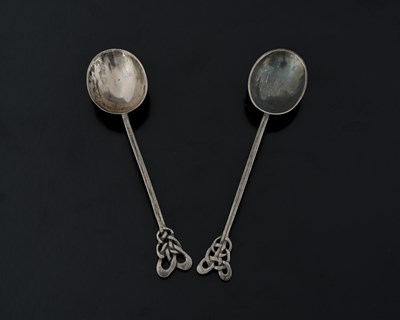 Lot 92 - A pair of George V Arts and Crafts silver...