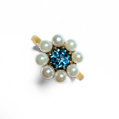 Lot 427 - A 9ct gold aquamarine and pearl cluster ring
