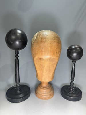 Lot 216 - A simply carved wooden mannequin head, on...